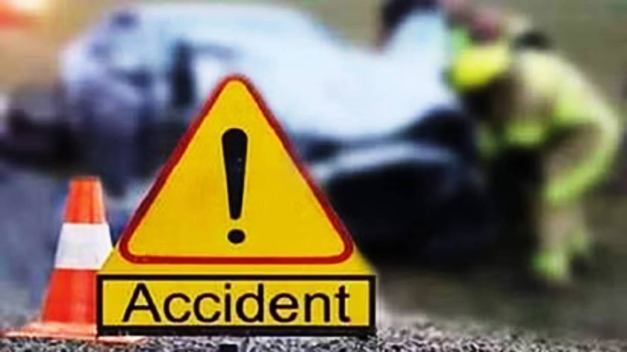 ವಿದ್ಯುತ್ ಕಂಬಕ್ಕೆ ಸ್ಕೂಟರ್ ಡಿಕ್ಕಿ; ಮೂವರು ಸ್ಥಳದಲ್ಲೇ ಸಾವು