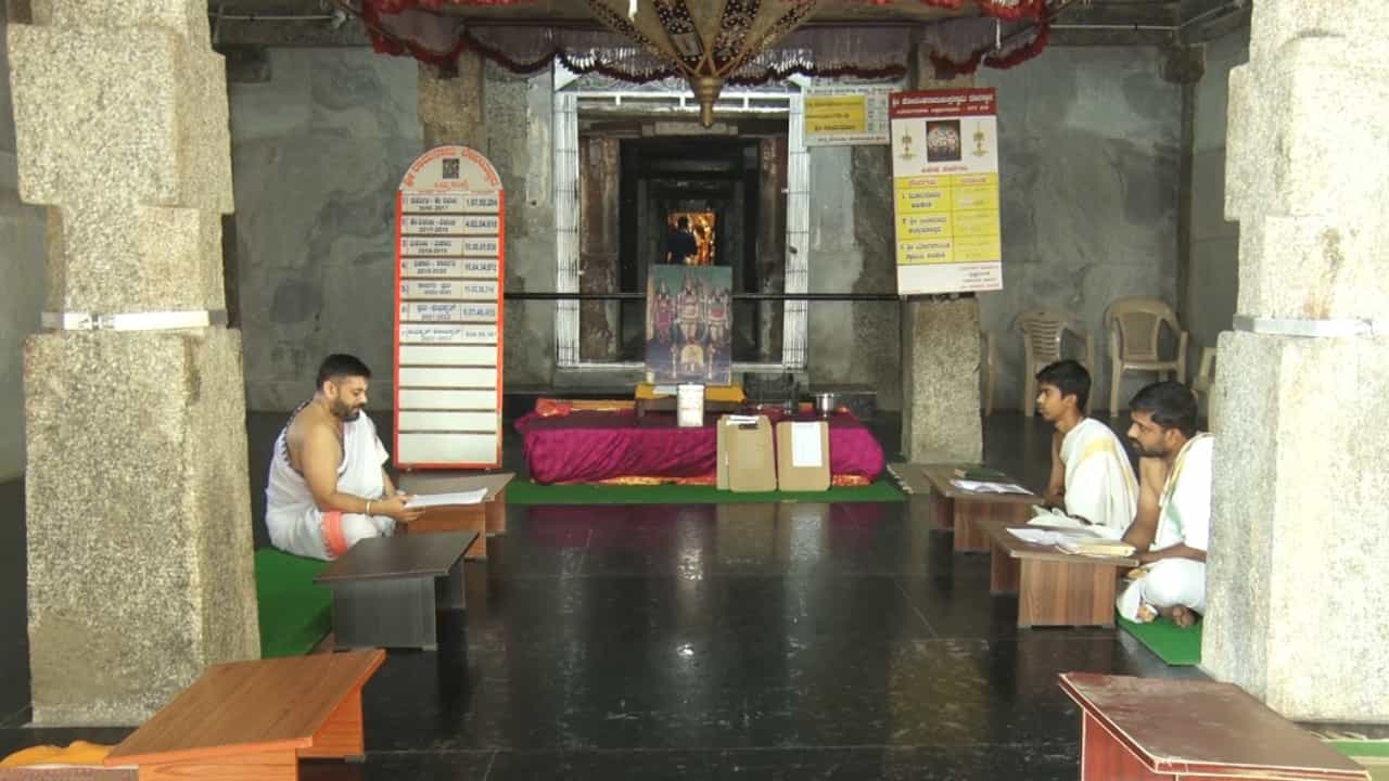 ಚಿಕ್ಕಮಗಳೂರಿನಲ್ಲಿ ಕಲ್ಯಾಣ ರಾಮನ 1200 ವರ್ಷಗಳ ಪುರಾತನ ದೇವಾಲಯ: ನಿತ್ಯವೂ ಕನ್ನಡದಲ್ಲೇ ಮಂತ್ರಘೋಷ ಚಿಕ್ಕಮಗಳೂರಿನಲ್ಲಿ ಕಲ್ಯಾಣ ರಾಮನ 1200 ವರ್ಷಗಳ ಪುರಾತನ ದೇವಾಲಯ: ನಿತ್ಯವೂ ಕನ್ನಡದಲ್ಲೇ ಮಂತ್ರಘೋಷ