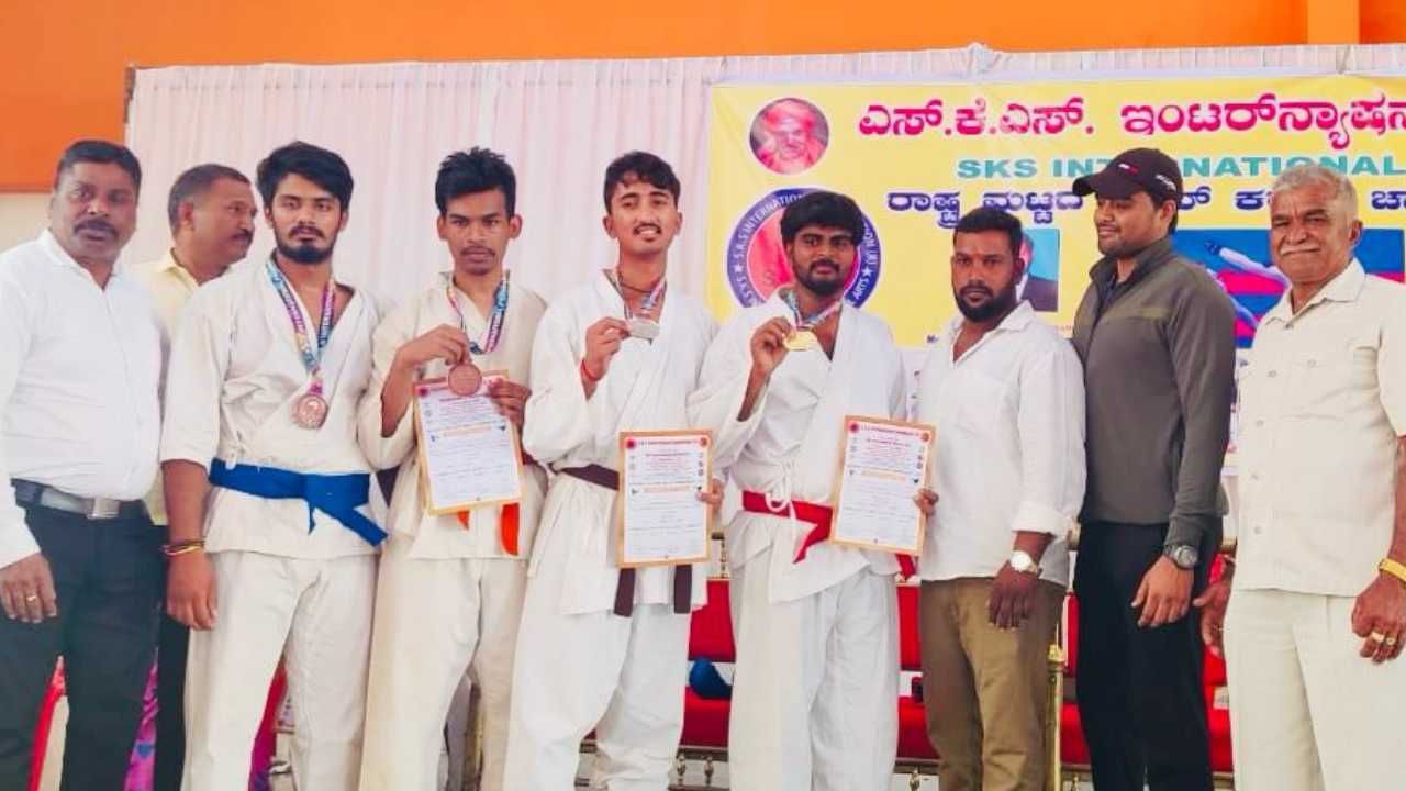 ಬೆಂಗಳೂರಿನ ಮಾದನಾಯಕನಹಳ್ಳಿಯಲ್ಲಿ ರಾಷ್ಟ್ರ ಮಟ್ಟದ ಕರಾಟೆ ಚಾಂಪಿಯನ್ ಶಿಪ್ ಟೂರ್ನಮೆಂಟ್ ಆಯೋಜಿಸಲಾಗಿತ್ತು.
