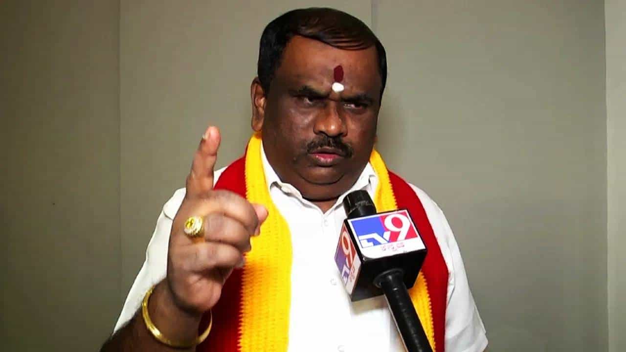 ಕರವೇ ಅಧ್ಯಕ್ಷ ನಾರಾಯಣ ಗೌಡಗೆ ಇನ್ನೂ 4 ದಿನ ಜೈಲು ಫಿಕ್ಸ್; ಶಕ್ತಿ ದೇವತೆ ಬನಶಂಕರಿಯ ಮೊರೆ ಹೋದ ಕಾರ್ಯಕರ್ತರು ಕರವೇ ಅಧ್ಯಕ್ಷ ನಾರಾಯಣ ಗೌಡಗೆ ಇನ್ನೂ 4 ದಿನ ಜೈಲು ಫಿಕ್ಸ್; ಶಕ್ತಿ ದೇವತೆ ಬನಶಂಕರಿಯ ಮೊರೆ ಹೋದ ಕಾರ್ಯಕರ್ತರು