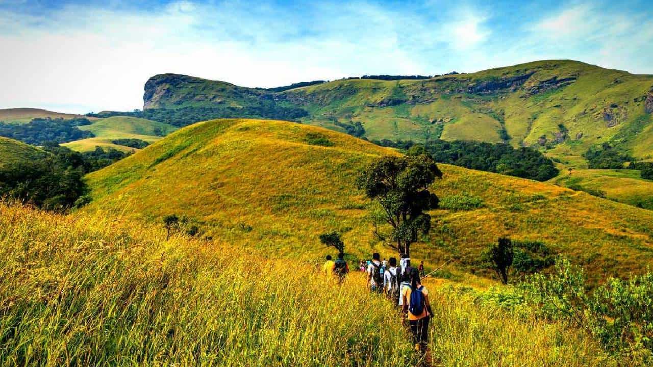 Karnataka Weather: ಬೆಂಗಳೂರಲ್ಲಿ ಮೋಡಕವಿದ ವಾತಾವರಣ, ಚಾಮರಾಜನಗರದಲ್ಲಿ ಭಾರಿ ಚಳಿ Karnataka Weather: ಬೆಂಗಳೂರಲ್ಲಿ ಮೋಡಕವಿದ ವಾತಾವರಣ, ಚಾಮರಾಜನಗರದಲ್ಲಿ ಭಾರಿ ಚಳಿ