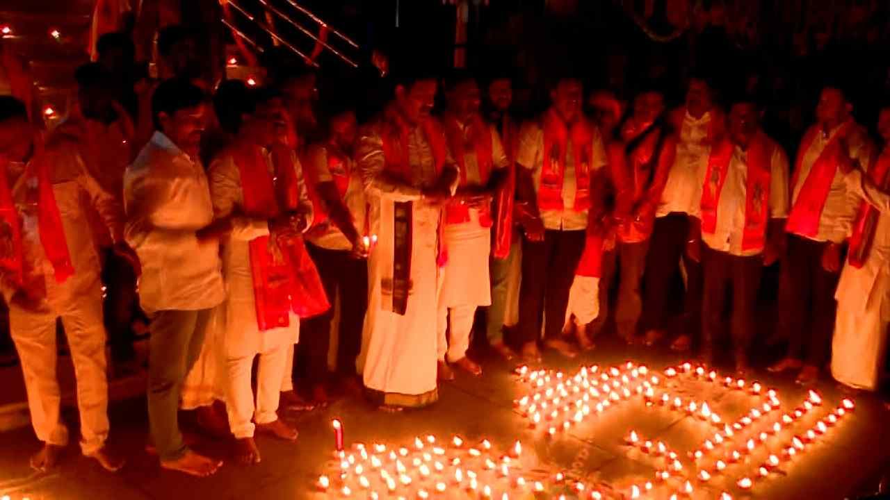 ಕರ್ನಾಟಕ ಬಿಜೆಪಿ ಕಚೇರಿ ಮುಂದೆ ಅಯೋಧ್ಯೆ ಆಕಾರದಲ್ಲಿ ದೀಪಾಲಂಕಾರ; ಶ್ರೀರಾಮ ಭಕ್ತಿ ಎಲ್ಲರಲ್ಲೂ ಜಾಗೃತವಾಗಿದೆ ಎಂದ ವಿಜಯೇಂದ್ರ ಕರ್ನಾಟಕ ಬಿಜೆಪಿ ಕಚೇರಿ ಮುಂದೆ ಅಯೋಧ್ಯೆ ಆಕಾರದಲ್ಲಿ ದೀಪಾಲಂಕಾರ; ಶ್ರೀರಾಮ ಭಕ್ತಿ ಎಲ್ಲರಲ್ಲೂ ಜಾಗೃತವಾಗಿದೆ ಎಂದ ವಿಜಯೇಂದ್ರ
