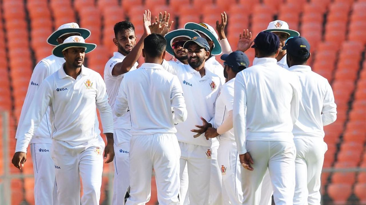 Ranji Trophy 2024: ಕರ್ನಾಟಕ ಬೌಲರ್ಗಳ ಪರಾಕ್ರಮ: ಮೊದಲ ದಿನವೇ ಗುಜರಾತ್ ಆಲೌಟ್