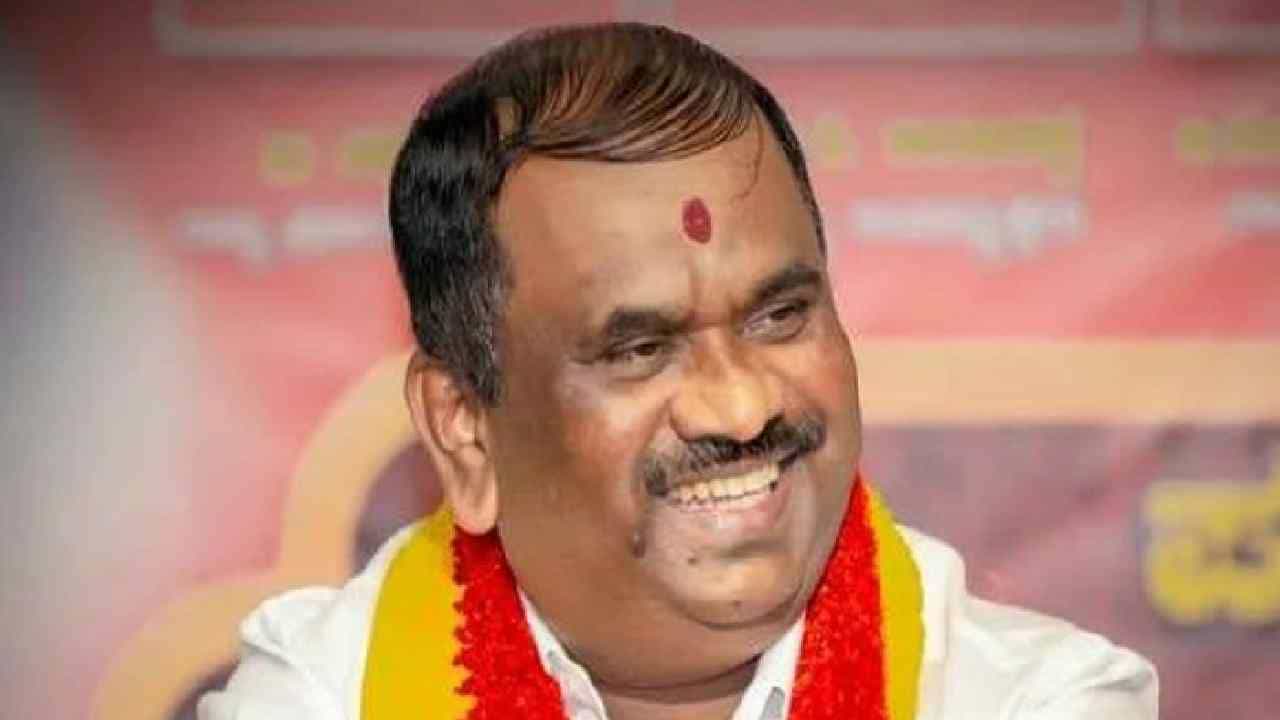 ಬಿಡುಗಡೆಯಾಗುತ್ತಿದ್ದಂತೆ ಕರವೇ ನಾರಾಯಣಗೌಡ ಮತ್ತೆ ಪೊಲೀಸರ ವಶಕ್ಕೆ !