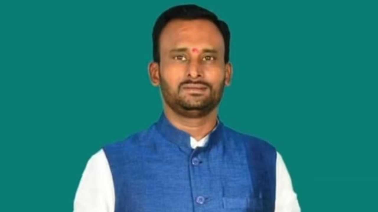 ಕಾಶಪ್ಪನವರ್ಗೆ ನಿಗಮ ಮಂಡಳಿ ಸಿಕ್ಕರೂ ಅಧಿಕಾರ ವಹಿಸಿಕೊಳ್ಳಲು ಸಾಧ್ಯವಾಗುತ್ತಿಲ್ಲ: ಕಾರಣವೇನು? ಕಾಶಪ್ಪನವರ್ಗೆ ನಿಗಮ ಮಂಡಳಿ ಸಿಕ್ಕರೂ ಅಧಿಕಾರ ವಹಿಸಿಕೊಳ್ಳಲು ಸಾಧ್ಯವಾಗುತ್ತಿಲ್ಲ: ಕಾರಣವೇನು?