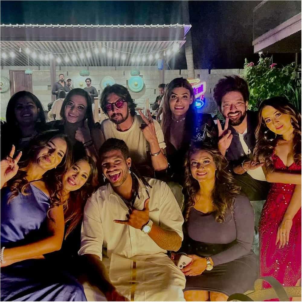 ಬಿಗ್ಬಾಸ್ ಕನ್ನಡ ಸೀಸನ್ 10 ಮುಗಿದಿದೆ. ಬಿಗ್ಬಾಸ್ ಸ್ಪರ್ಧಿಗಳ ಜೊತೆಗೆ ಕಿಚ್ಚ ಸುದೀಪ್ ಪಾರ್ಟಿ ಮಾಡಿದ್ದಾರೆ.