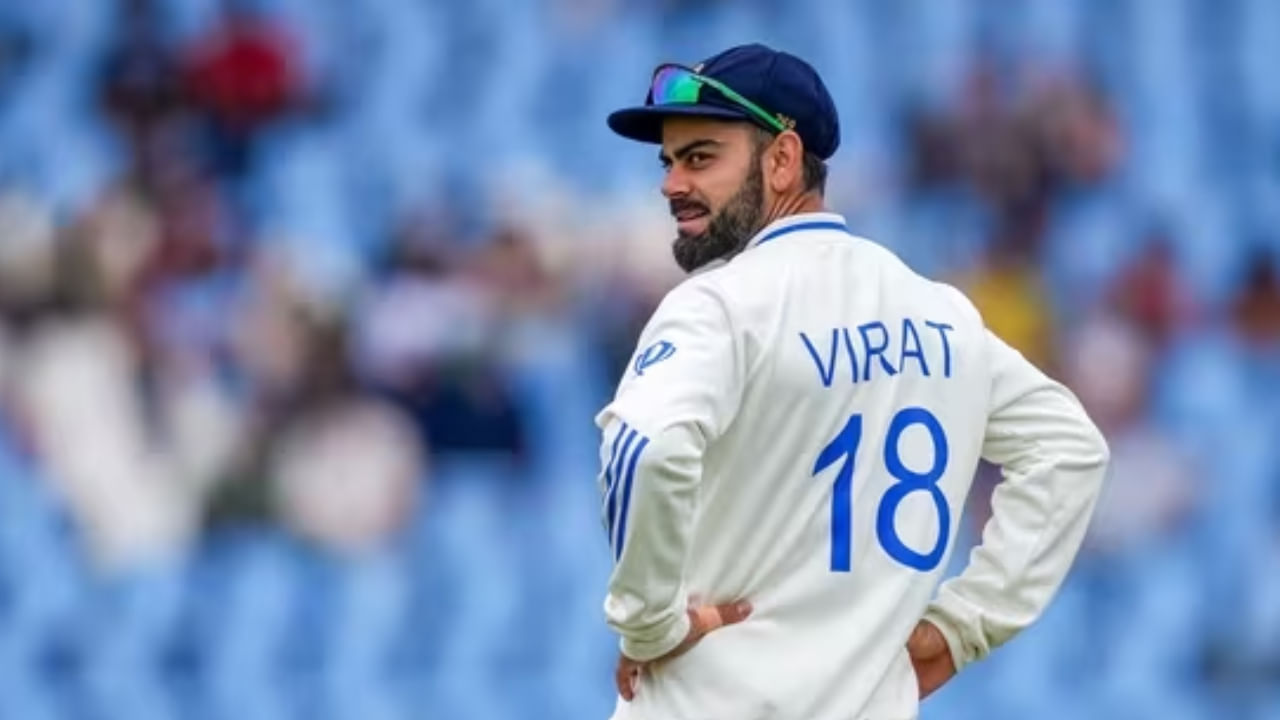 ಇಂಗ್ಲೆಂಡ್ ವಿರುದ್ಧದ ಮೊದಲೆರಡು ಟೆಸ್ಟ್ ಪಂದ್ಯಗಳಿಂದ ವಿರಾಟ್ ಕೊಹ್ಲಿ ಹಿಂದೆ ಸರಿಯಲು ತೀರ್ಮಾನಿಸಿದ್ದಾರೆ. ಇದುವರೆಗೂ ಬಿಸಿಸಿಐ ಕೊಹ್ಲಿ ಬದಲಿ ಆಟಗಾರನನ್ನು ಆಯ್ಕೆ ಮಾಡಿಲ್ಲ. ಆದರೆ ತಂಡದಲ್ಲಿ ವಿರಾಟ್ ಸ್ಥಾನವನ್ನು ತುಂಬಲು 3 ಆಟಗಾರರು ರೇಸ್ನಲ್ಲಿದ್ದಾರೆ.
