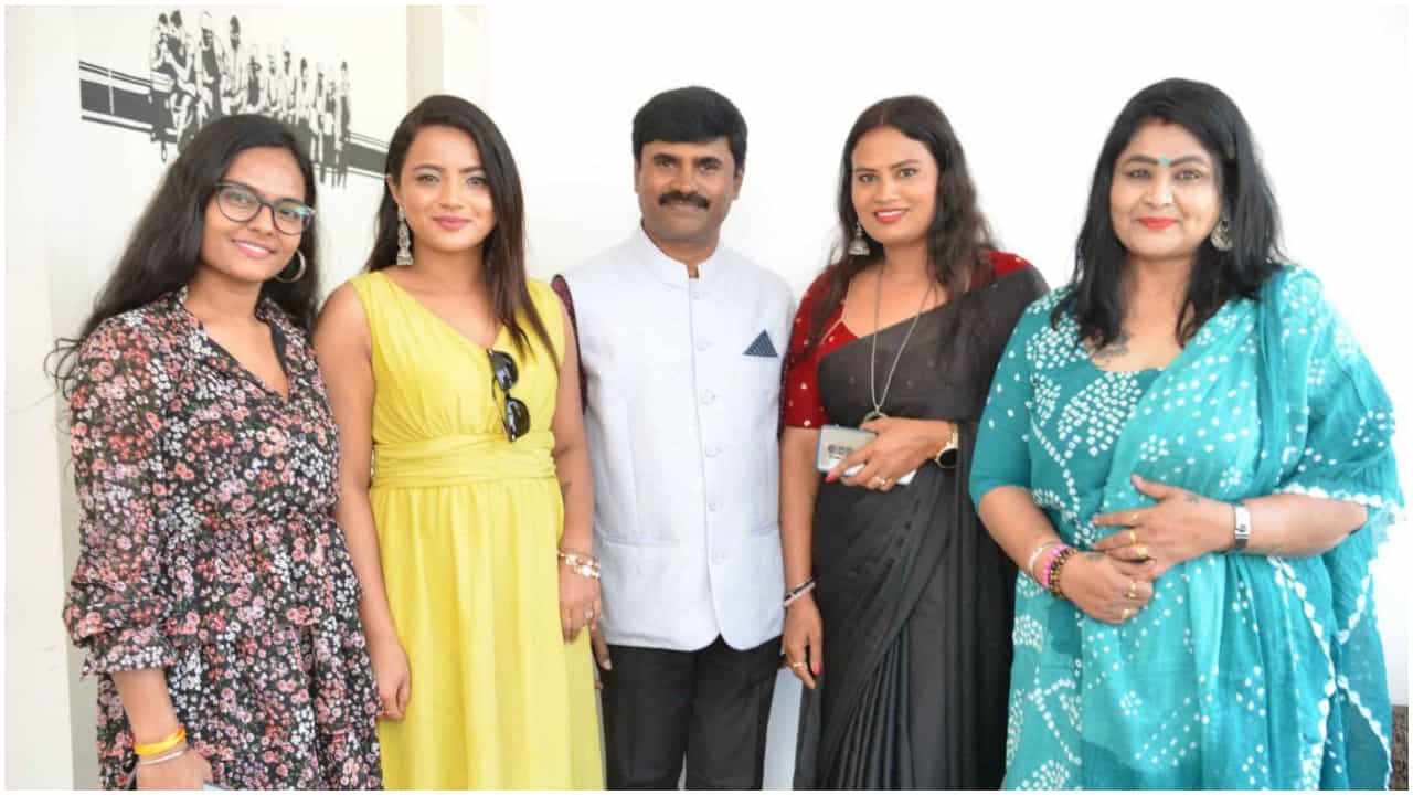 ಫೆ.16ಕ್ಕೆ ಗಾಂಧಿನಗರದಲ್ಲಿ ‘ಲೇಡಿಸ್ ಬಾರ್’ ಓಪನ್; ಇಲ್ಲಿನ ಕಿರಿಕ್ ಒಂದೆರಡಲ್ಲ ಫೆ.16ಕ್ಕೆ ಗಾಂಧಿನಗರದಲ್ಲಿ ‘ಲೇಡಿಸ್ ಬಾರ್’ ಓಪನ್; ಇಲ್ಲಿನ ಕಿರಿಕ್ ಒಂದೆರಡಲ್ಲ