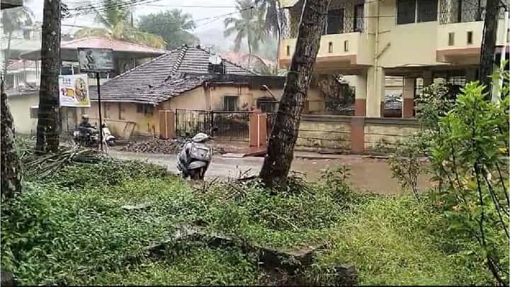 ಅರಬ್ಬಿ ಸಮುದ್ರದಲ್ಲಿ ವಾಯುಭಾರ ಕುಸಿತ; ದಕ್ಷಿಣ ಕನ್ನಡ ಜಿಲ್ಲಾದ್ಯಂತ ಭಾರೀ ಮಳೆ ಅರಬ್ಬಿ ಸಮುದ್ರದಲ್ಲಿ ವಾಯುಭಾರ ಕುಸಿತ; ದಕ್ಷಿಣ ಕನ್ನಡ ಜಿಲ್ಲಾದ್ಯಂತ ಭಾರೀ ಮಳೆ