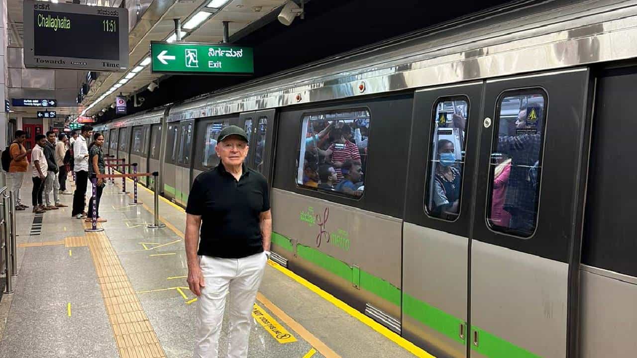 Bengaluru Metro: ಏರ್ಪೋರ್ಟ್ ಆಯ್ತು, ಬೆಂಗಳೂರು ಮೆಟ್ರೋ ಕಂಡು ಚಕಿತಗೊಂಡ ವಿಶ್ವಖ್ಯಾತ ಹೂಡಿಕೆದಾರ ಮಾರ್ಕ್ ಮೋಬಿಯಸ್ Bengaluru Metro: ಏರ್ಪೋರ್ಟ್ ಆಯ್ತು, ಬೆಂಗಳೂರು ಮೆಟ್ರೋ ಕಂಡು ಚಕಿತಗೊಂಡ ವಿಶ್ವಖ್ಯಾತ ಹೂಡಿಕೆದಾರ ಮಾರ್ಕ್ ಮೋಬಿಯಸ್