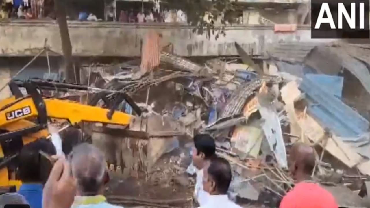 ಸಮುದಾಯಗಳ ನಡುವಿನ ಘರ್ಷಣೆ; ಮಹಾರಾಷ್ಟ್ರದ ಮೀರಾ ರೋಡ್ ಪ್ರದೇಶದಲ್ಲಿ ಕಟ್ಟಡಗಳನ್ನು ನೆಲಸಮಗೊಳಿಸಿದ ಎಂಬಿಎಂಸಿ ಸಮುದಾಯಗಳ ನಡುವಿನ ಘರ್ಷಣೆ; ಮಹಾರಾಷ್ಟ್ರದ ಮೀರಾ ರೋಡ್ ಪ್ರದೇಶದಲ್ಲಿ ಕಟ್ಟಡಗಳನ್ನು ನೆಲಸಮಗೊಳಿಸಿದ ಎಂಬಿಎಂಸಿ