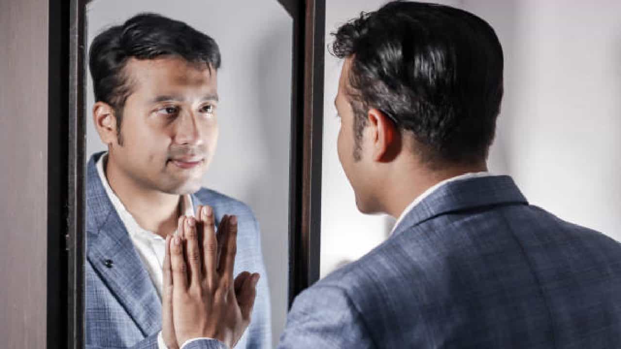ನಮ್ಮಷ್ಟಕ್ಕೆ ನಾವೇ ಮಾತನಾಡಿಕೊಳ್ಳುವುದರಿಂದ ಆರೋಗ್ಯದ ಮೇಲಾಗುವ ಪರಿಣಾಮವೇನು? ನಮ್ಮಷ್ಟಕ್ಕೆ ನಾವೇ ಮಾತನಾಡಿಕೊಳ್ಳುವುದರಿಂದ ಆರೋಗ್ಯದ ಮೇಲಾಗುವ ಪರಿಣಾಮವೇನು?