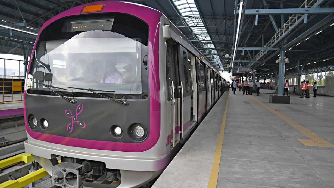 Namma Metro: ಎಂಜಿ ರೋಡ್-ಬೈಯಪ್ಪನಹಳ್ಳಿ ನಡುವೆ ಮೆಟ್ರೋ ರೈಲು ಸೇವೆಯಲ್ಲಿ ವ್ಯತ್ಯಯ Namma Metro: ಎಂಜಿ ರೋಡ್-ಬೈಯಪ್ಪನಹಳ್ಳಿ ನಡುವೆ ಮೆಟ್ರೋ ರೈಲು ಸೇವೆಯಲ್ಲಿ ವ್ಯತ್ಯಯ
