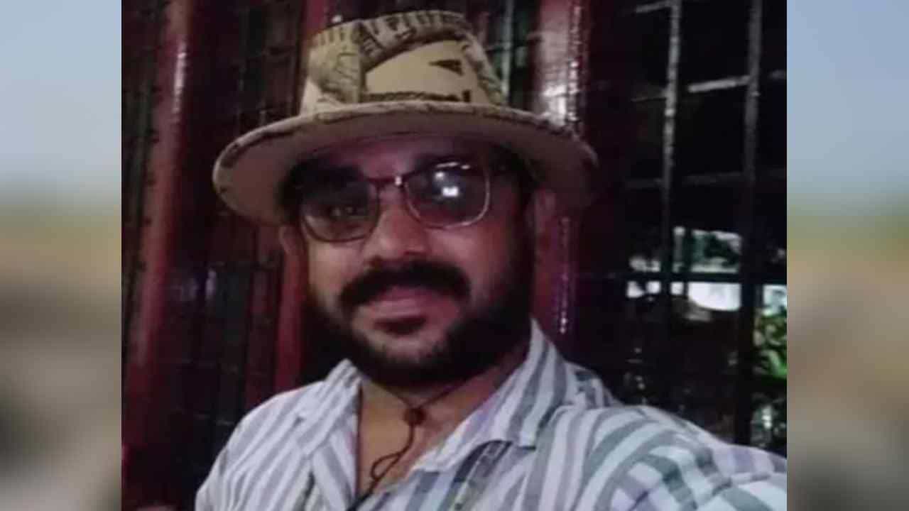 ಮೈಸೂರು: ಉಪ ತಹಸೀಲ್ದಾರ್ ಕಿರುಕುಳ ಆರೋಪ, ಕಂಪ್ಯೂಟರ್ ಆಪರೇಟರ್ ಆತ್ಮಹತ್ಯೆ ಮೈಸೂರು: ಉಪ ತಹಸೀಲ್ದಾರ್ ಕಿರುಕುಳ ಆರೋಪ, ಕಂಪ್ಯೂಟರ್ ಆಪರೇಟರ್ ಆತ್ಮಹತ್ಯೆ