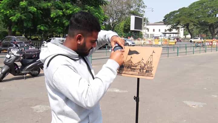 ಸೂರ್ಯನ ಕಿರಣದ ಮೂಲಕ ಅಯೋಧ್ಯೆ ರಾಮಮಂದಿರದ ಚಿತ್ರ ಬಿಡಿಸಿದ ಮೈಸೂರು ಕಲಾವಿದ ಸೂರ್ಯನ ಕಿರಣದ ಮೂಲಕ ಅಯೋಧ್ಯೆ ರಾಮಮಂದಿರದ ಚಿತ್ರ ಬಿಡಿಸಿದ ಮೈಸೂರು ಕಲಾವಿದ