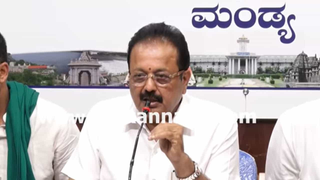 ಮಂಡ್ಯ ಹನುಮ ಧ್ವಜ ವಿವಾದ: ಜನರ ನೆಮ್ಮದಿ ಹಾಳು ಮಾಡಲು ಮುಂದಾದ ಕುಮಾರಸ್ವಾಮಿ; ಸಚಿವ ಚಲುವರಾಯಸ್ವಾಮಿ ವಾಗ್ದಾಳಿ ಮಂಡ್ಯ ಹನುಮ ಧ್ವಜ ವಿವಾದ: ಜನರ ನೆಮ್ಮದಿ ಹಾಳು ಮಾಡಲು ಮುಂದಾದ ಕುಮಾರಸ್ವಾಮಿ; ಸಚಿವ ಚಲುವರಾಯಸ್ವಾಮಿ ವಾಗ್ದಾಳಿ