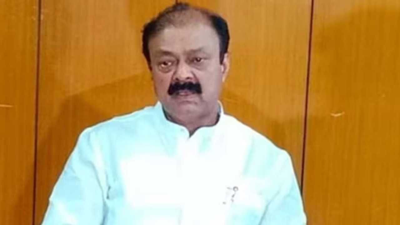 ಸುಮಲತಾ ಮಂಡ್ಯ ಕ್ಷೇತ್ರದಿಂದಲೇ ಸ್ಪರ್ಧಿಸಬೇಕು, ಜೆಡಿಎಸ್ಗೆ ಯಾಕೆ ಕೊಡಬೇಕು? ಕೆಸಿ ನಾರಾಯಣಗೌಡ ಪ್ರಶ್ನೆ ಸುಮಲತಾ ಮಂಡ್ಯ ಕ್ಷೇತ್ರದಿಂದಲೇ ಸ್ಪರ್ಧಿಸಬೇಕು, ಜೆಡಿಎಸ್ಗೆ ಯಾಕೆ ಕೊಡಬೇಕು? ಕೆಸಿ ನಾರಾಯಣಗೌಡ ಪ್ರಶ್ನೆ