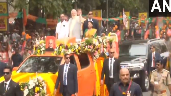 ಕೇರಳದ ತ್ರಿಶ್ಶೂರ್ ಜಿಲ್ಲೆಯಲ್ಲಿ ಪ್ರಧಾನಿ ನರೇಂದ್ರ ಮೋದಿ ರೋಡ್ ಶೋ