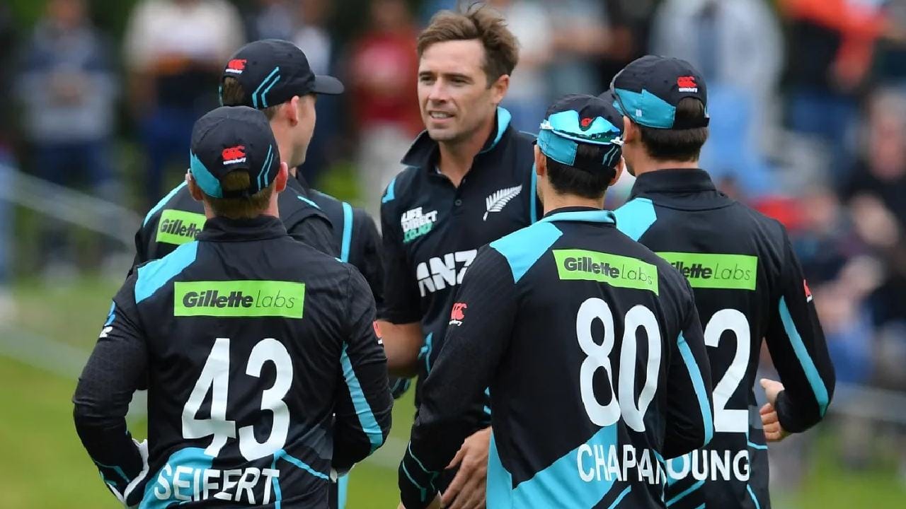 ನ್ಯೂಝಿಲೆಂಡ್ ವಿರುದ್ಧದ ಮೂರನೇ ಟಿ20 ಪಂದ್ಯದಲ್ಲೂ ಪಾಕಿಸ್ತಾನ್ ತಂಡ ಸೋಲನುಭವಿಸಿದೆ. ಡ್ಯುನೆಡಿನ್ನ ಯೂನಿವರ್ಸಿಟಿ ಓವಲ್ ಮೈದಾನದಲ್ಲಿ ನಡೆದ ಈ ಪಂದ್ಯದಲ್ಲಿ ಮೊದಲು ಬ್ಯಾಟ್ ಮಾಡಿದ ನ್ಯೂಝಿಲೆಂಡ್ ತಂಡವು ಭರ್ಜರಿ ಬ್ಯಾಟಿಂಗ್ ಪ್ರದರ್ಶಿಸಿತು.