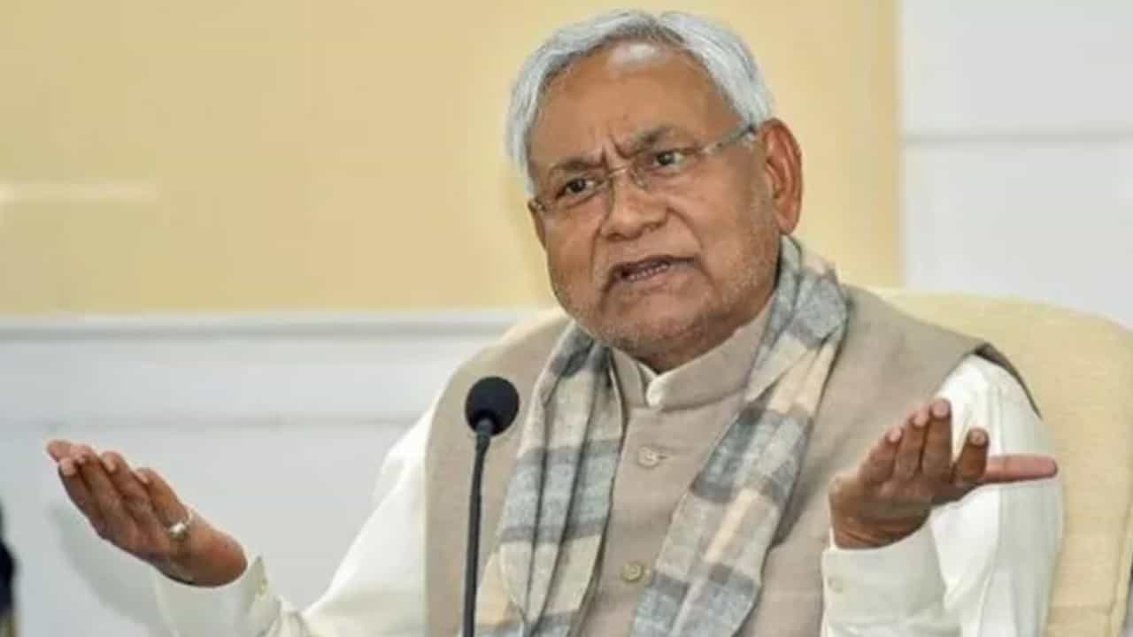 ಬೆಂಬಲ ಸಂಗ್ರಹಿಸುವಲ್ಲಿ ಬಿಜೆಪಿ ನಿರತ, ಇಕ್ಕಟ್ಟಿನಲ್ಲಿ ಆರ್ಜೆಡಿ; ಬಿಹಾರದಲ್ಲಿ ಮುಂದೇನು? ಬೆಂಬಲ ಸಂಗ್ರಹಿಸುವಲ್ಲಿ ಬಿಜೆಪಿ ನಿರತ, ಇಕ್ಕಟ್ಟಿನಲ್ಲಿ ಆರ್ಜೆಡಿ; ಬಿಹಾರದಲ್ಲಿ ಮುಂದೇನು?