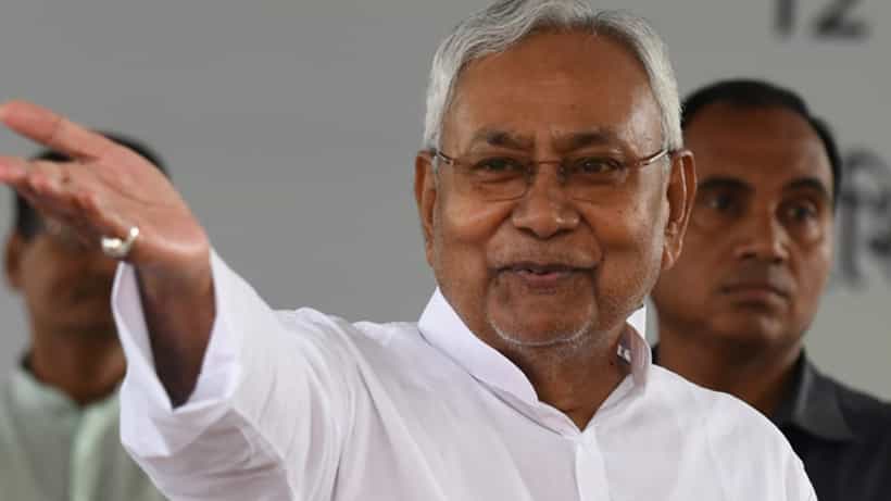 ಬಿಹಾರ ಸಿಎಂ ನಿವಾಸಕ್ಕೆ ಧಾವಿಸಿದ ಜೆಡಿಯು ನಾಯಕರು; ಬಿಜೆಪಿ ಬೆಂಬಲದೊಂದಿಗೆ ನಾಳೆ ನಿತೀಶ್ ಕುಮಾರ್ ಪ್ರಮಾಣ ವಚನ?