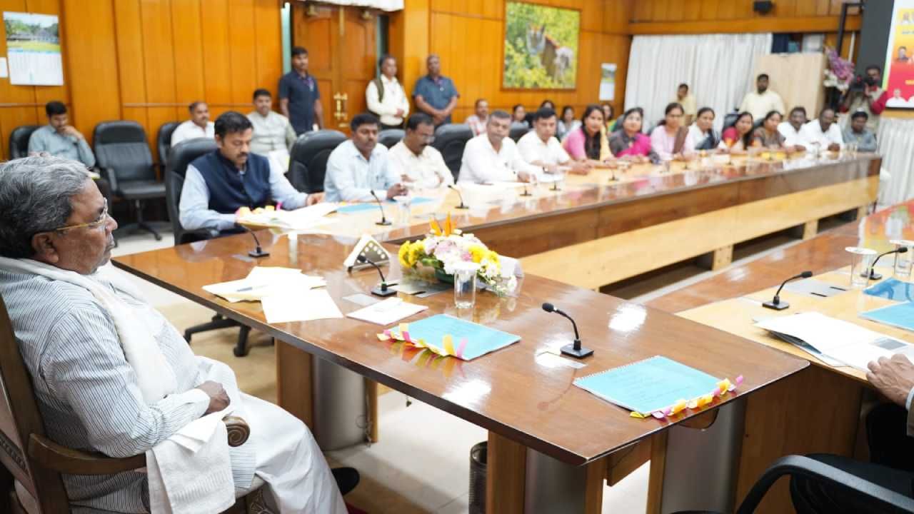 ಎನ್ಪಿಎಸ್ ರದ್ದತಿ ಬಗ್ಗೆ ಕ್ಯಾಬಿನೆಟ್ನಲ್ಲಿ ಚರ್ಚಿಸಿ ತೀರ್ಮಾನಿಸುತ್ತೇವೆ: ಸಿಎಂ ಸಿದ್ದರಾಮಯ್ಯ ಎನ್ಪಿಎಸ್ ರದ್ದತಿ ಬಗ್ಗೆ ಕ್ಯಾಬಿನೆಟ್ನಲ್ಲಿ ಚರ್ಚಿಸಿ ತೀರ್ಮಾನಿಸುತ್ತೇವೆ: ಸಿಎಂ ಸಿದ್ದರಾಮಯ್ಯ