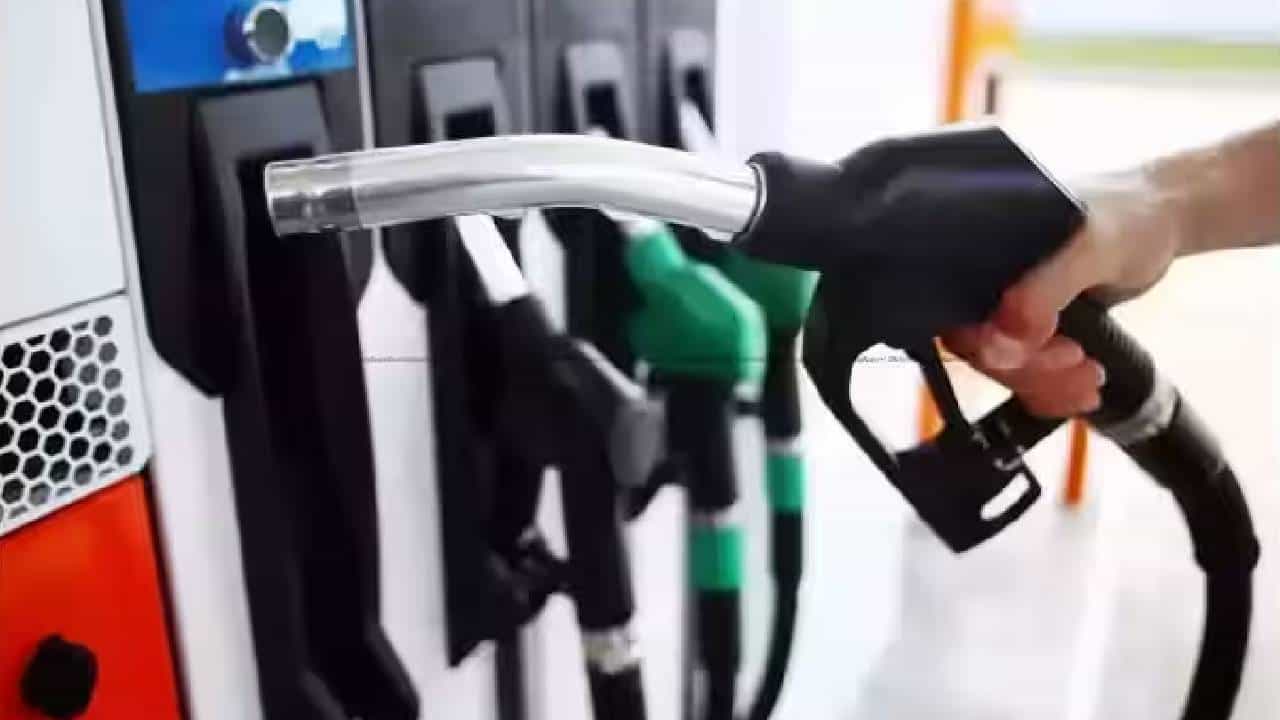 Petrol Diesel Price on January 05: ದೆಹಲಿ, ಬೆಂಗಳೂರು ಸೇರಿದಂತೆ ದೇಶದ ಪ್ರಮುಖ ನಗರಗಳಲ್ಲಿ ಜ.5 ರಂದು ಪೆಟ್ರೋಲ್, ಡೀಸೆಲ್ ದರ ಎಷ್ಟಿದೆ? Petrol Diesel Price on January 05: ದೆಹಲಿ, ಬೆಂಗಳೂರು ಸೇರಿದಂತೆ ದೇಶದ ಪ್ರಮುಖ ನಗರಗಳಲ್ಲಿ ಜ.5 ರಂದು ಪೆಟ್ರೋಲ್, ಡೀಸೆಲ್ ದರ ಎಷ್ಟಿದೆ?