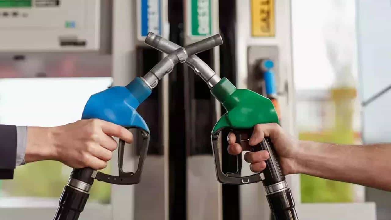 Petrol Diesel Price on January 15: ಸಂಕ್ರಾಂತಿಯಂದು ದೇಶದ ವಿವಿಧ ನಗರಗಳಲ್ಲಿ ಪೆಟ್ರೋಲ್, ಡೀಸೆಲ್ ಬೆಲೆ ಎಷ್ಟಿದೆ? Petrol Diesel Price on January 15: ಸಂಕ್ರಾಂತಿಯಂದು ದೇಶದ ವಿವಿಧ ನಗರಗಳಲ್ಲಿ ಪೆಟ್ರೋಲ್, ಡೀಸೆಲ್ ಬೆಲೆ ಎಷ್ಟಿದೆ?