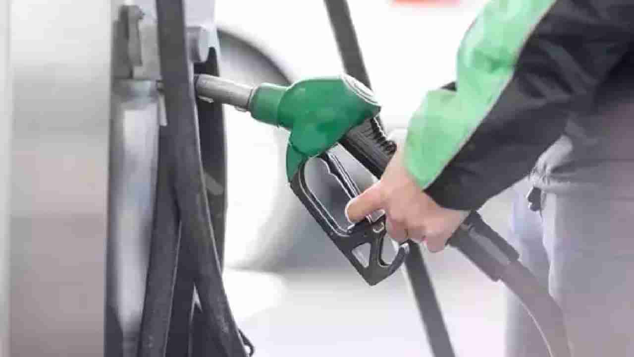 Petrol Diesel Price on January 17:ಛತ್ತೀಸ್​ಗಢದಲ್ಲಿ ಪೆಟ್ರೋಲ್ ಬೆಲೆ ಇಳಿಕೆ, ಉತ್ತರ ಪ್ರದೇಶದಲ್ಲಿ ದುಬಾರಿ