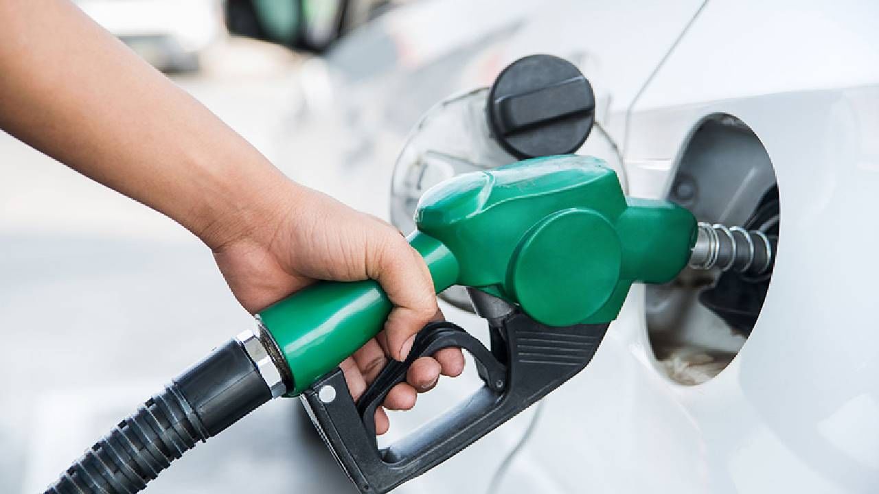 Petrol Diesel Price on January 28: ಆಗ್ರಾ, ಅಹಮದಾಬಾದ್​ನಲ್ಲಿ ಪೆಟ್ರೋಲ್ ದುಬಾರಿ