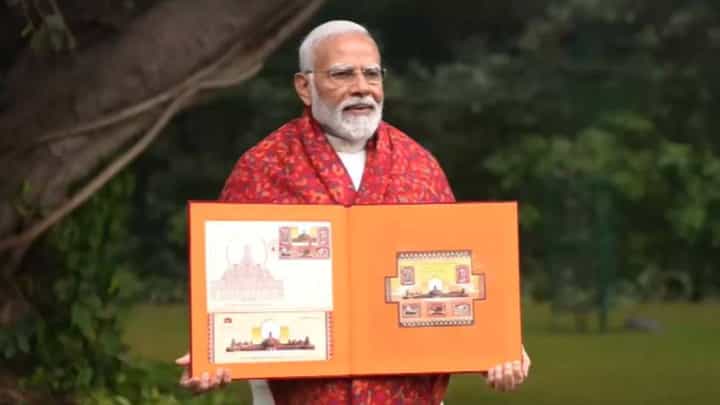 ರಾಮಮಂದಿರ ಜ್ಞಾಪಕಾರ್ಥ ಅಂಚೆಚೀಟಿಗಳನ್ನು ಬಿಡುಗಡೆ ಮಾಡಿದ ಪ್ರಧಾನಿ ನರೇಂದ್ರ ಮೋದಿ ರಾಮಮಂದಿರ ಜ್ಞಾಪಕಾರ್ಥ ಅಂಚೆಚೀಟಿಗಳನ್ನು ಬಿಡುಗಡೆ ಮಾಡಿದ ಪ್ರಧಾನಿ ನರೇಂದ್ರ ಮೋದಿ