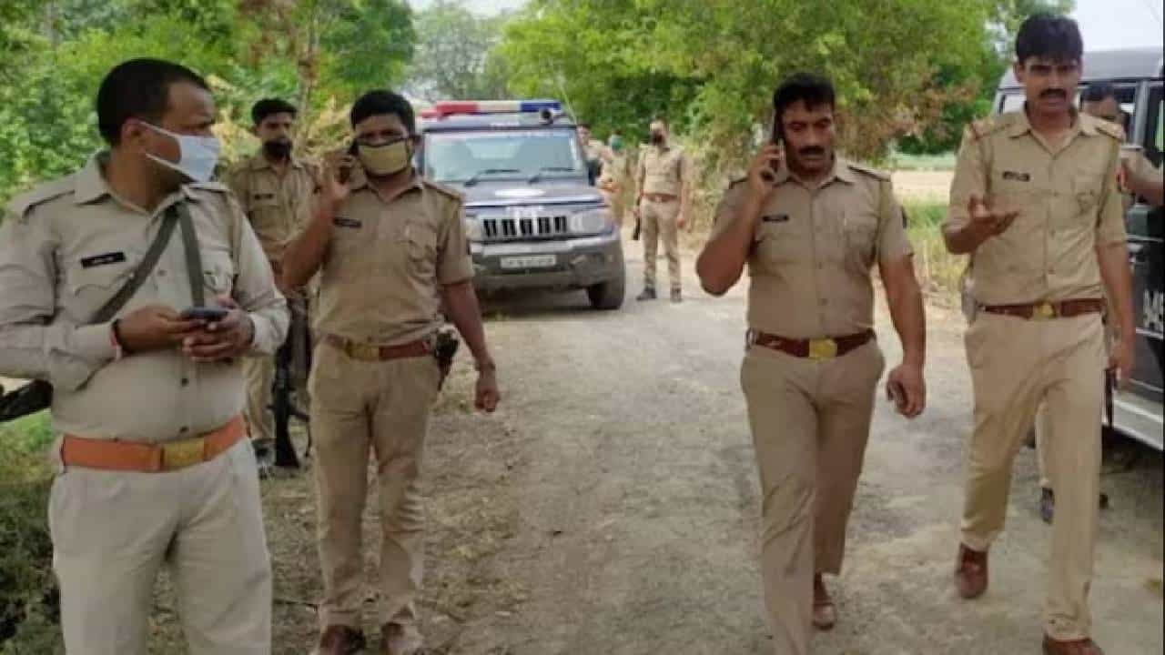 ಹರ್ಯಾಣ: ಪತ್ನಿ ಸಹಾಯ ಪಡೆದು ಪೊಲೀಸ್ ಕಸ್ಟಡಿಯಿಂದ ತಪ್ಪಿಸಿಕೊಂಡ ಕೈದಿ ಹರ್ಯಾಣ: ಪತ್ನಿ ಸಹಾಯ ಪಡೆದು ಪೊಲೀಸ್ ಕಸ್ಟಡಿಯಿಂದ ತಪ್ಪಿಸಿಕೊಂಡ ಕೈದಿ
