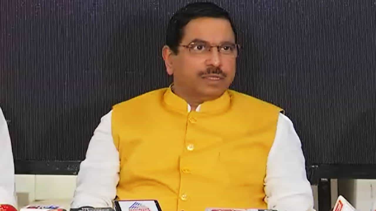 ಶ್ರೀಕಾಂತ್ ಪೂಜಾರಿ ವಿರುದ್ಧ 15 ಪ್ರಕರಣಗಳು ದಾಖಲು; ಇವೆಲ್ಲ ಬೋಗಸ್ ಕೇಸ್ಗಳೆಂದ ಪ್ರಲ್ಹಾದ್ ಜೋಶಿ ಶ್ರೀಕಾಂತ್ ಪೂಜಾರಿ ವಿರುದ್ಧ 15 ಪ್ರಕರಣಗಳು ದಾಖಲು; ಇವೆಲ್ಲ ಬೋಗಸ್ ಕೇಸ್ಗಳೆಂದ ಪ್ರಲ್ಹಾದ್ ಜೋಶಿ