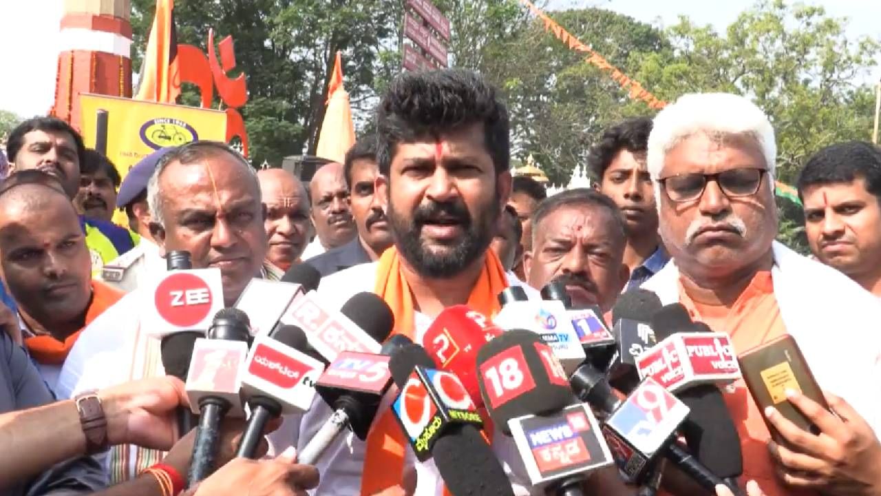 ಅಯೋಧ್ಯೆ ಬಾಲರಾಮನ ಮೂರ್ತಿ ಶಿಲೆಗೂ ದಂಡ: ಶ್ರೀನಿವಾಸ್ ಕಟ್ಟಿದ್ದ 80 ಸಾವಿರ ರೂ. ಬಿಜೆಪಿ ನೀಡಲಿದೆ- ಪ್ರತಾಪ್ ಸಿಂಹ ಅಯೋಧ್ಯೆ ಬಾಲರಾಮನ ಮೂರ್ತಿ ಶಿಲೆಗೂ ದಂಡ: ಶ್ರೀನಿವಾಸ್ ಕಟ್ಟಿದ್ದ 80 ಸಾವಿರ ರೂ. ಬಿಜೆಪಿ ನೀಡಲಿದೆ- ಪ್ರತಾಪ್ ಸಿಂಹ