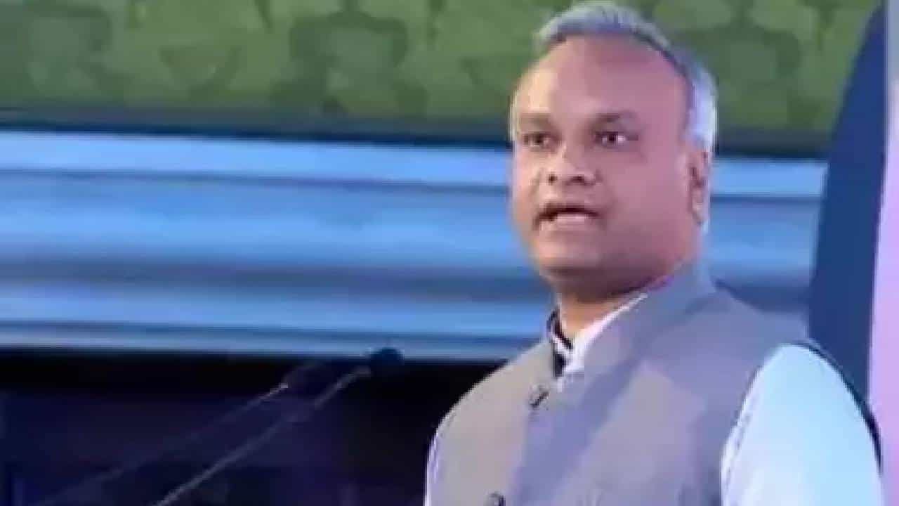 ಬಿಜೆಪಿ ಅಧಿಕಾರದಲ್ಲಿ ಇಲ್ಲದ ಕಡೆ ರಾಜ್ಯಪಾಲರ ಮೂಲಕ ಆಳ್ವಿಕೆ; ರಾಜ್ಯಪಾಲರ ವಿರುದ್ಧ ಸಚಿವ ಪ್ರಿಯಾಂಕ್ ಖರ್ಗೆ ಗಂಭೀರ ಆರೋಪ ಬಿಜೆಪಿ ಅಧಿಕಾರದಲ್ಲಿ ಇಲ್ಲದ ಕಡೆ ರಾಜ್ಯಪಾಲರ ಮೂಲಕ ಆಳ್ವಿಕೆ; ರಾಜ್ಯಪಾಲರ ವಿರುದ್ಧ ಸಚಿವ ಪ್ರಿಯಾಂಕ್ ಖರ್ಗೆ ಗಂಭೀರ ಆರೋಪ