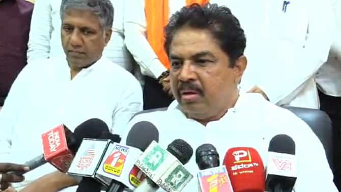 56000 ಬಾಕಿ ಪ್ರಕರಣ ಬಿಟ್ಟು ಹುಬ್ಬಳ್ಳಿ ಕಡೆ ತಲೆಹಾಕಿದ್ದೇಕೆ?: ಆರ್ ಅಶೋಕ