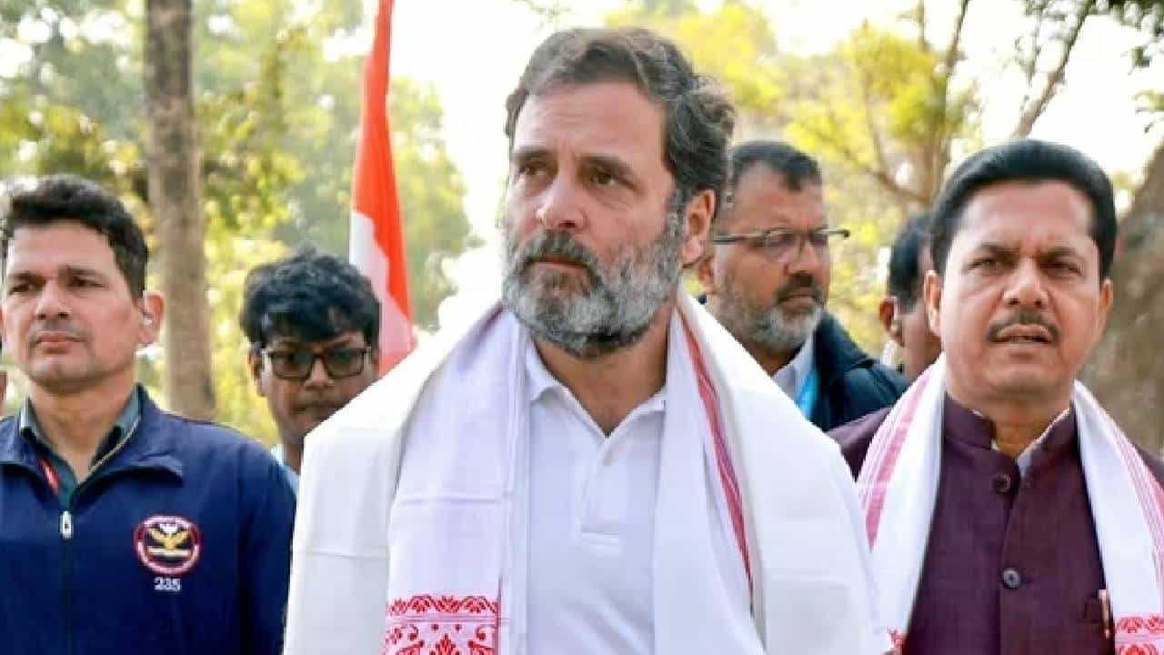 Bharat Jodo Nyay Yatra: ಬಿಹಾರದಲ್ಲಿ ರಾಹುಲ್ ಗಾಂಧಿ ಕಾರಿಗೆ ಕಲ್ಲು ತೂರಾಟ, ಕಾರಿನ ಹಿಂಬದಿಯ ಗಾಜು ಜಖಂ Bharat Jodo Nyay Yatra: ಬಿಹಾರದಲ್ಲಿ ರಾಹುಲ್ ಗಾಂಧಿ ಕಾರಿಗೆ ಕಲ್ಲು ತೂರಾಟ, ಕಾರಿನ ಹಿಂಬದಿಯ ಗಾಜು ಜಖಂ