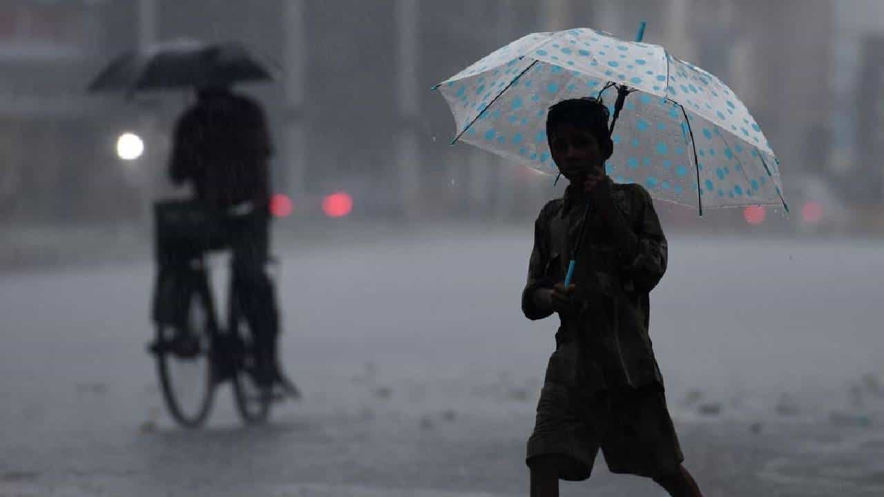 Karnataka Weather: ಕರ್ನಾಟಕದಾದ್ಯಂತ ಚುಮು ಚುಮು ಚಳಿ ನಡುವೆಯೇ ವರುಣನ ಆಗಮನ ಸಾಧ್ಯತೆ Karnataka Weather: ಕರ್ನಾಟಕದಾದ್ಯಂತ ಚುಮು ಚುಮು ಚಳಿ ನಡುವೆಯೇ ವರುಣನ ಆಗಮನ ಸಾಧ್ಯತೆ
