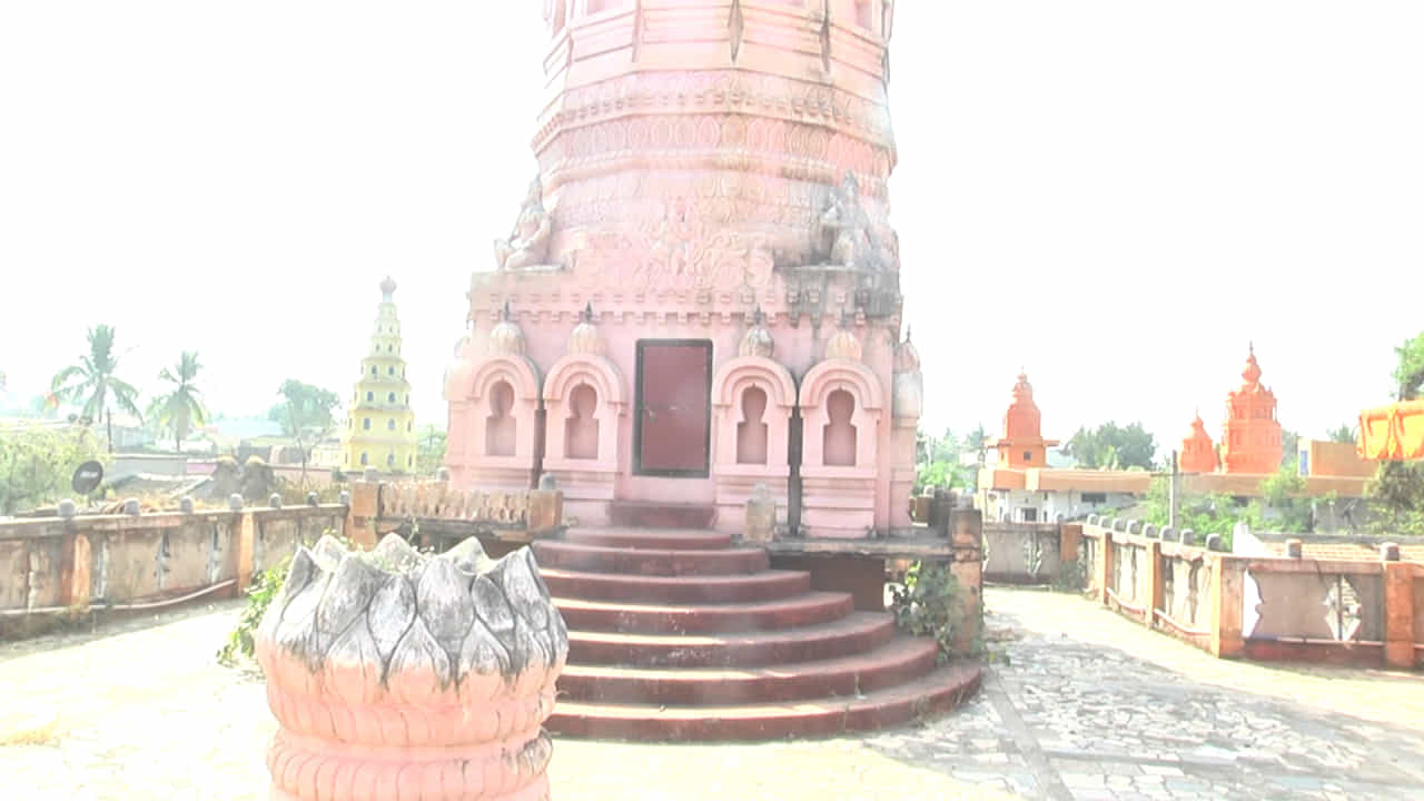 ಧಾರವಾಡದ ಹೆಬ್ಬಳ್ಳಿ... ಆಗ ಊರಿಲ್ಲದ ಅರಣ್ಯ, ಅಲ್ಲಿ ರಾಮ ನಿಂತು ಹೋಗಿದ್ದ, ಈಗ ಆ ಜಾಗದಲ್ಲಿವೆ 101 ದೇವಸ್ಥಾನಗಳು! ಧಾರವಾಡದ ಹೆಬ್ಬಳ್ಳಿ... ಆಗ ಊರಿಲ್ಲದ ಅರಣ್ಯ, ಅಲ್ಲಿ ರಾಮ ನಿಂತು ಹೋಗಿದ್ದ, ಈಗ ಆ ಜಾಗದಲ್ಲಿವೆ 101 ದೇವಸ್ಥಾನಗಳು!