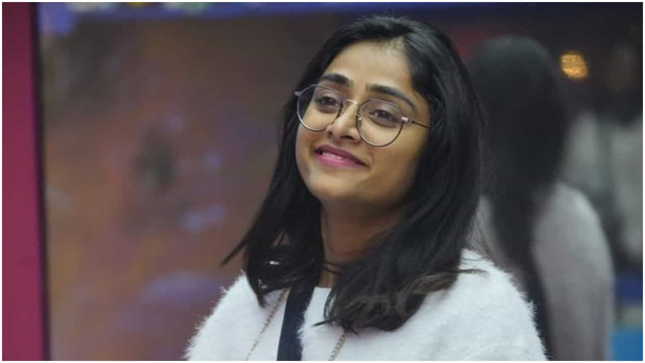 ‘ಎಲ್ಲರೂ ಕೈ ಬಿಟ್ಟರೂ ನೀನು ಬಿಟ್ಟಿಲ್ಲ’; ಕಣ್ಣೀರು ಹಾಕಿ ಹಗುರಾದ ಸಂಗೀತಾ ಶೃಂಗೇರಿ ‘ಎಲ್ಲರೂ ಕೈ ಬಿಟ್ಟರೂ ನೀನು ಬಿಟ್ಟಿಲ್ಲ’; ಕಣ್ಣೀರು ಹಾಕಿ ಹಗುರಾದ ಸಂಗೀತಾ ಶೃಂಗೇರಿ