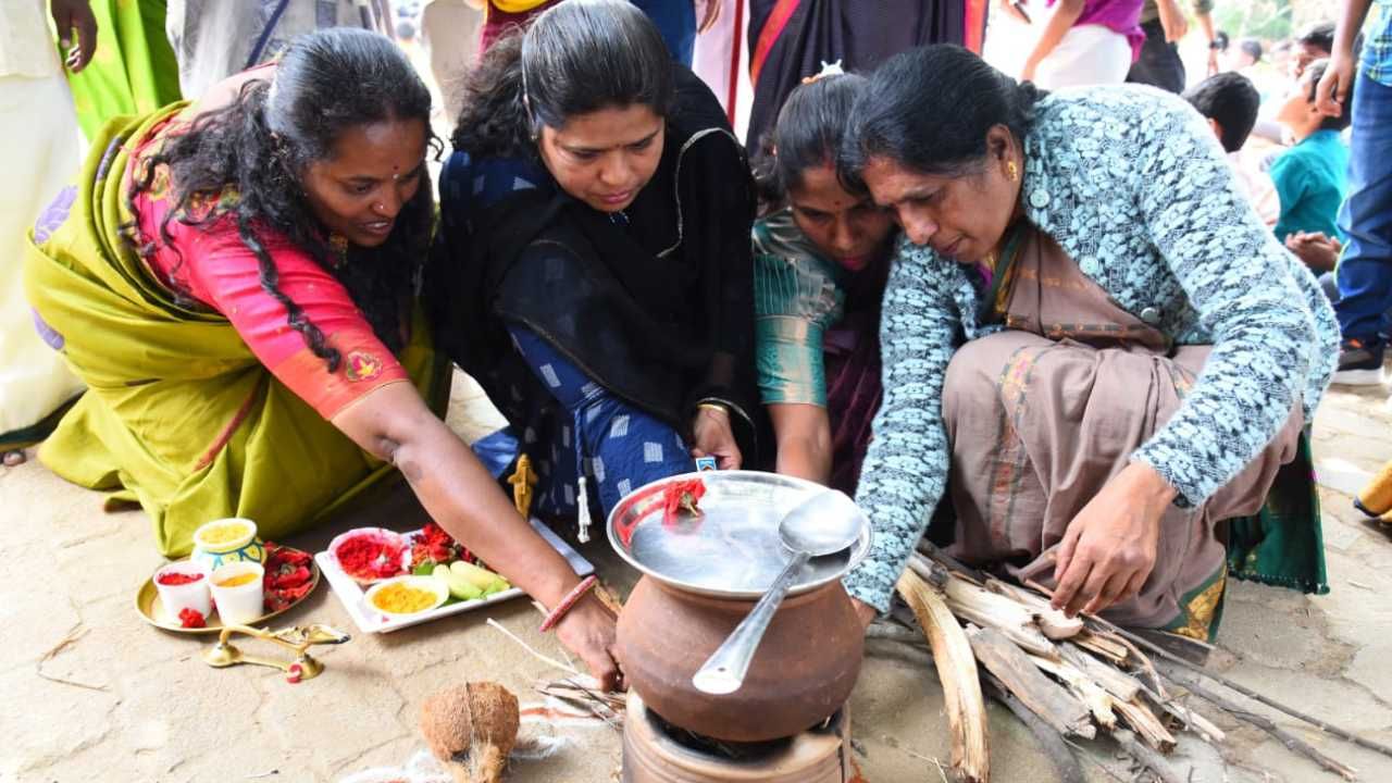 ಶಾಲಾ ಮಕ್ಕಳ ಸಡಗರದ ಸಂಕ್ರಾಂತಿಗೆ ಚಿಕ್ಕಬಳ್ಳಾಪುರದ ಕಾನೂನು ಸೇವಾ ಪ್ರಾಧಿಕಾರದ ಹಿರಿಯ ನ್ಯಾಯಾಧೀಶೆಯಾದ ಶ್ರೀಮತಿ ಅರುಣಾಕುಮಾರಿ ಆಗಮಿಸಿ, ಮಕ್ಕಳ ಜೊತೆ ಮಕ್ಕಳಂತೆ ಕೆಲಹೊತ್ತು ಸಂಭ್ರಮದಲ್ಲಿ ಭಾಗಿಯಾಗಿದ್ದು ವಿಶೇಷವಾಗಿತ್ತು.