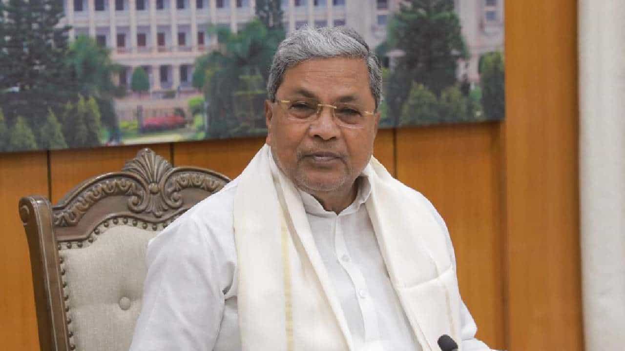 ಬರಗಾಲವಿದ್ದರೂ ಗ್ಯಾರಂಟಿ ಯೋಜನೆ ಜಾರಿಯಿಂದ ಅದರ ತೀವ್ರತೆ ಕಡಿಮೆಯಿದೆ: ಸಿದ್ದರಾಮಯ್ಯ ಬರಗಾಲವಿದ್ದರೂ ಗ್ಯಾರಂಟಿ ಯೋಜನೆ ಜಾರಿಯಿಂದ ಅದರ ತೀವ್ರತೆ ಕಡಿಮೆಯಿದೆ: ಸಿದ್ದರಾಮಯ್ಯ