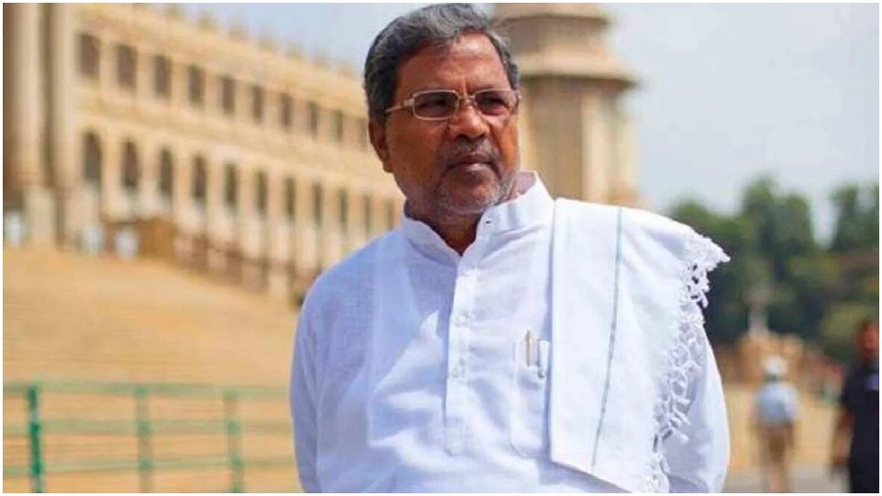 ಹಾನಗಲ್ನಲ್ಲಿ ರಾತ್ರಿ ಹೈಡ್ರಾಮಾ: ಅತ್ಯಾಚಾರ ಸಂತ್ರಸ್ತೆಯ ಭೇಟಿಯಾಗುತ್ತಾರಾ ಸಿಎಂ ಸಿದ್ದರಾಮಯ್ಯ? ಹಾನಗಲ್ನಲ್ಲಿ ರಾತ್ರಿ ಹೈಡ್ರಾಮಾ: ಅತ್ಯಾಚಾರ ಸಂತ್ರಸ್ತೆಯ ಭೇಟಿಯಾಗುತ್ತಾರಾ ಸಿಎಂ ಸಿದ್ದರಾಮಯ್ಯ?