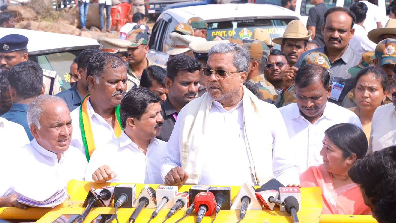 ಹಾನಗಲ್ ಗ್ಯಾಂಗ್ರೇಪ್ ಕೇಸ್: ಸಂತ್ರಸ್ತೆ ಕುಟುಂಬದವರನ್ನು ಭೇಟಿ ಮಾಡಿ ಬಿಜೆಪಿ ಆರೋಪಗಳಿಗೆ ತಿರುಗೇಟು ಕೊಟ್ಟ ಸಿಎಂ ಸಿದ್ದರಾಮಯ್ಯ