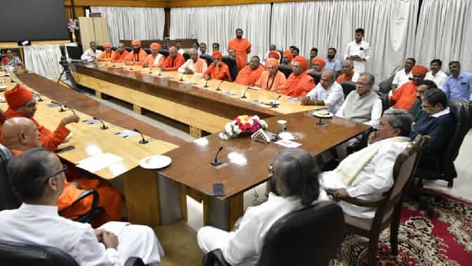 ಸಿಎಂ ಭೇಟಿಯಾದ ಲಿಂಗಾಯತ ಸ್ವಾಮೀಜಿ ನಿಯೋಗ, ಬೇಡಿಕೆ ಇಟ್ಟಿದ್ದೇನು?