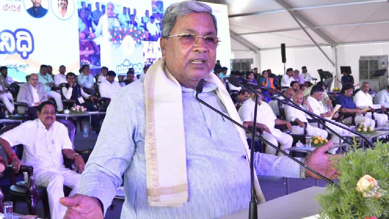 ಶಿವಮೊಗ್ಗ ಫ್ರೀಡಂ ಪಾರ್ಕ್ಗೆ ಅಲ್ಲಮಪ್ರಭು ಹೆಸರು; ಸಿಎಂ ಸಿದ್ದರಾಮಯ್ಯ ಘೋಷಣೆ ಶಿವಮೊಗ್ಗ ಫ್ರೀಡಂ ಪಾರ್ಕ್ಗೆ ಅಲ್ಲಮಪ್ರಭು ಹೆಸರು; ಸಿಎಂ ಸಿದ್ದರಾಮಯ್ಯ ಘೋಷಣೆ