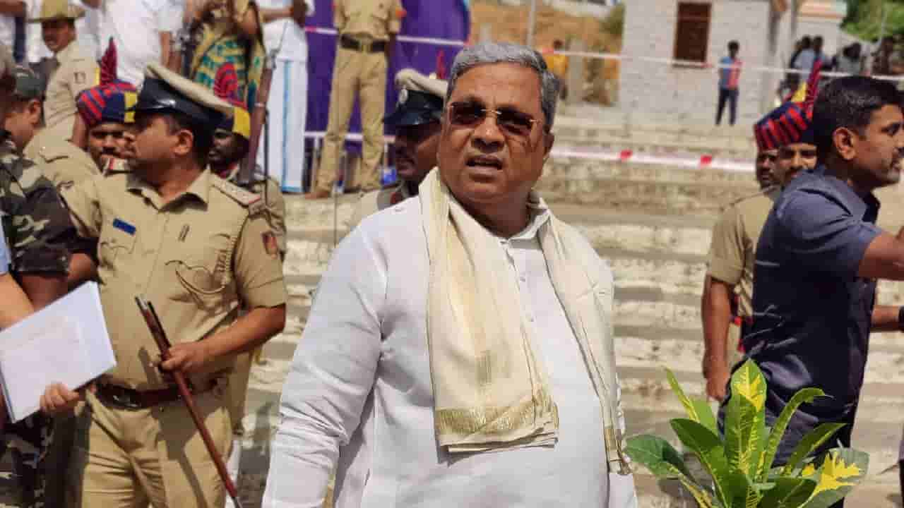 ಗಣರಾಜ್ಯೋತ್ಸವ ಪರೇಡ್ ವೇಳೆ ಏಕಾಏಕಿ ಸಿಎಂ ಬಳಿ ನುಗ್ಗಿದ ವ್ಯಕ್ತಿಯನ್ನು ವಶಕ್ಕೆ ಪಡೆದ ಖಾಕಿ