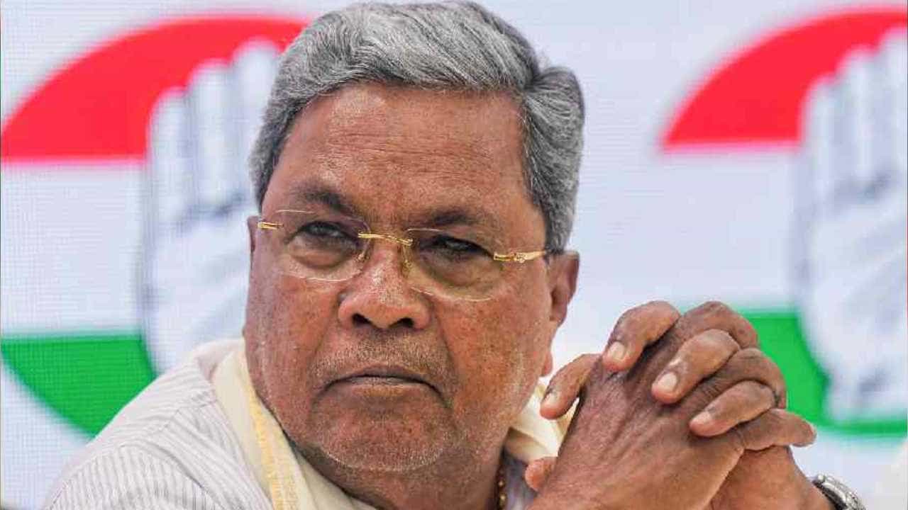 ಸಿದ್ದರಾಮಯ್ಯ ಕರ್ನಾಟಕದ ಸೊಕ್ಕಿನ ಮನುಷ್ಯ, 'ಸಿದ್ದಾರಮೆ ಆಟ' ಯಾರಿಗೆ ಗೊತ್ತಿಲ್ಲ? ಸಿಎಂ ವಿರುದ್ಧ ಜೆಡಿಎಸ್ ಕಿಡಿ ಸಿದ್ದರಾಮಯ್ಯ ಕರ್ನಾಟಕದ ಸೊಕ್ಕಿನ ಮನುಷ್ಯ, 'ಸಿದ್ದಾರಮೆ ಆಟ' ಯಾರಿಗೆ ಗೊತ್ತಿಲ್ಲ? ಸಿಎಂ ವಿರುದ್ಧ ಜೆಡಿಎಸ್ ಕಿಡಿ