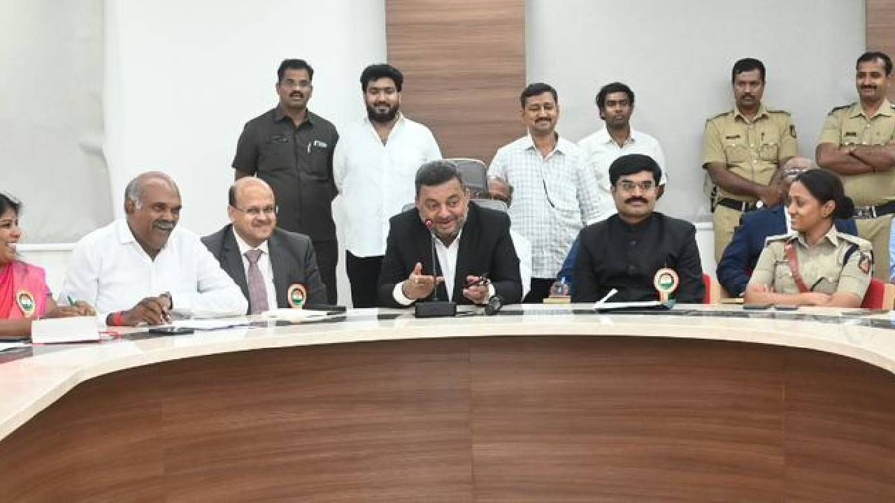 ದಾವಣಗೆರೆಯಲ್ಲಿ ಫೆ. 3, 4 ರಂದು 38ನೇ ರಾಜ್ಯ ಪತ್ರಕರ್ತರ ಸಮ್ಮೇಳನ: ಜನರ ಮನದಲ್ಲಿ ಉಳಿಯುವ ರೀತಿ ಆಯೋಚಿಸಲು ಸೂಚನೆ: ಎಸ್ಎಸ್ ಮಲ್ಲಿಕಾರ್ಜುನ ದಾವಣಗೆರೆಯಲ್ಲಿ ಫೆ. 3, 4 ರಂದು 38ನೇ ರಾಜ್ಯ ಪತ್ರಕರ್ತರ ಸಮ್ಮೇಳನ: ಜನರ ಮನದಲ್ಲಿ ಉಳಿಯುವ ರೀತಿ ಆಯೋಚಿಸಲು ಸೂಚನೆ: ಎಸ್ಎಸ್ ಮಲ್ಲಿಕಾರ್ಜುನ