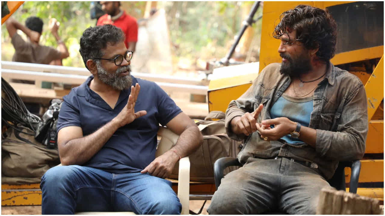 ಸುಕ್ಕು ಡಾರ್ಲಿಂಗ್ ಜನ್ಮದಿನಕ್ಕೆ ‘ಪುಷ್ಪ 2’ ಸೆಟ್ನಿಂದ ವಿಶೇಷ ಫೋಟೋ ಹಂಚಿಕೊಂಡ ಅಲ್ಲು ಅರ್ಜುನ್ ಸುಕ್ಕು ಡಾರ್ಲಿಂಗ್ ಜನ್ಮದಿನಕ್ಕೆ ‘ಪುಷ್ಪ 2’ ಸೆಟ್ನಿಂದ ವಿಶೇಷ ಫೋಟೋ ಹಂಚಿಕೊಂಡ ಅಲ್ಲು ಅರ್ಜುನ್